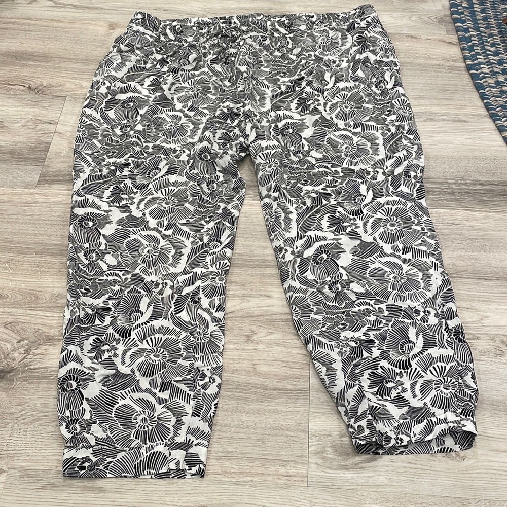 Old navy fun and flow ankle pant